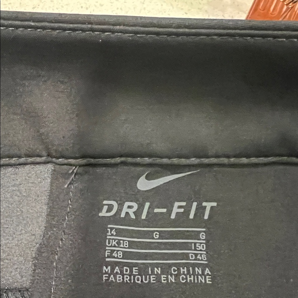 Nike Women's Black Bermudas - Picture 5 of 5